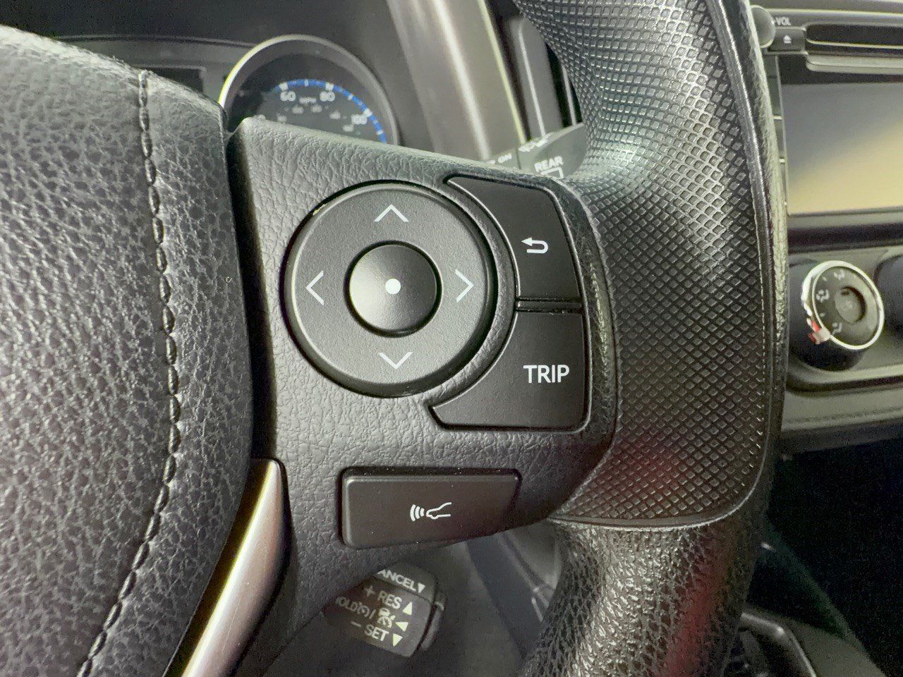 Used 2018 Toyota RAV4 LE w/ Carpet Mat Package AWD/4WD image 19
