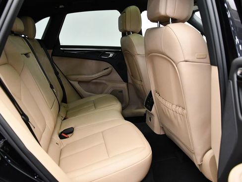 Used 2025 Porsche Macan image 49