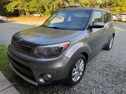 Used 2018 Kia Soul + image 1