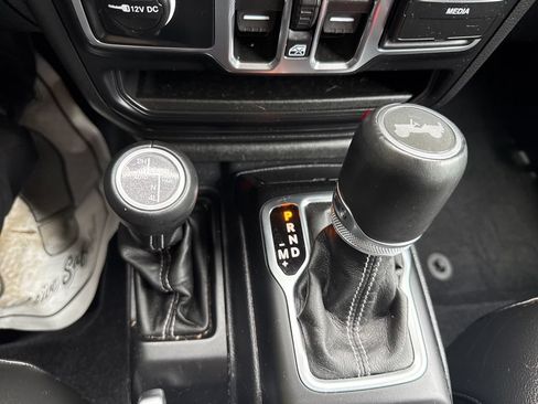 Used 2023 Jeep Wrangler Unlimited Sahara w/ Cold Weather Group AWD/4WD image 34