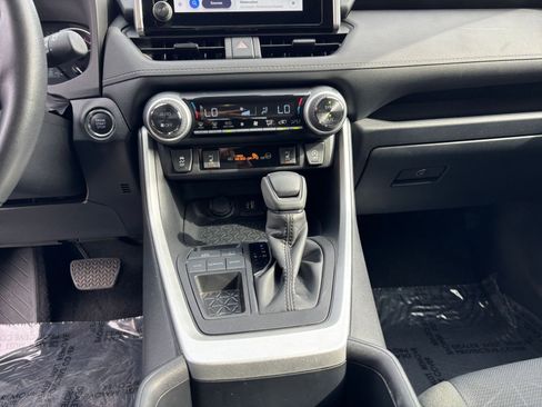 Used 2025 Toyota RAV4 XLE image 18