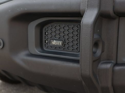 Used 2025 GMC Sierra 1500 AT4X AWD/4WD image 9