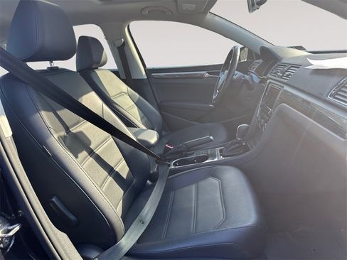 Used 2018 Volkswagen Passat 2.0T SE image 15