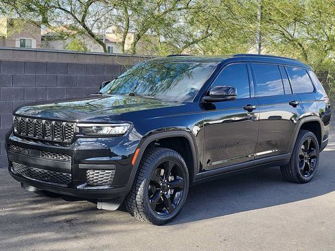 Used 2023 Jeep Grand Cherokee L Laredo RWD image 4