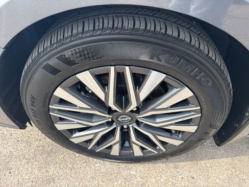 Used 2024 Nissan Altima 2.5 SV w/ SV Premium Package image 17