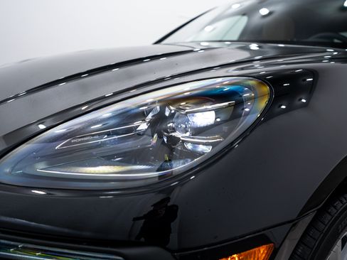 Certified 2026 Porsche Macan AWD/4WD image 26