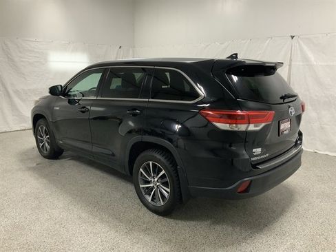 Used 2017 Toyota Highlander XLE image 7