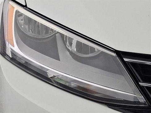 Used 2016 Volkswagen Jetta Sport image 10