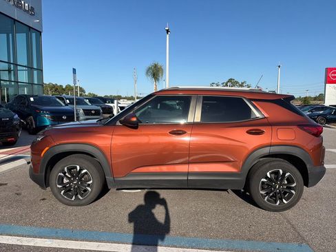 Used 2021 Chevrolet TrailBlazer LT w/ Convenience Package FWD image 4
