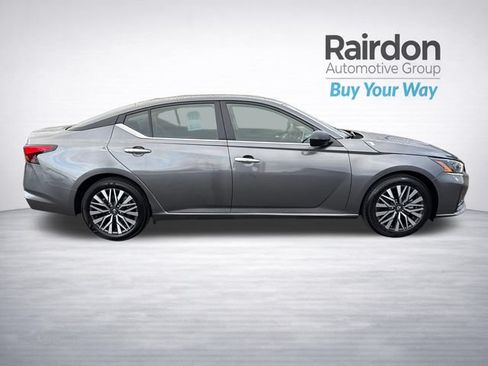 Used 2025 Nissan Altima 2.5 SV FWD image 8
