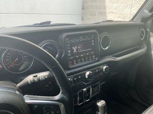 Used 2021 Jeep Wrangler Unlimited Sahara AWD/4WD image 18