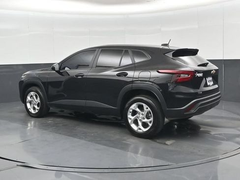 Used 2026 Chevrolet Trax LS w/ LS Convenience Package FWD image 38
