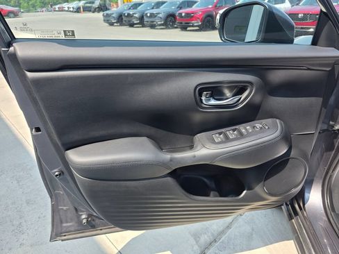 Used 2025 Honda HR-V LX image 12