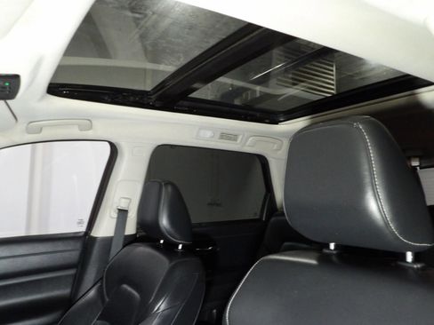 Used 2022 Nissan Pathfinder SL w/ SL Premium Package image 16