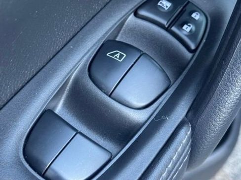 Used 2022 Nissan Rogue Sport SL image 17