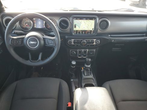 Used 2023 Jeep Gladiator Sport image 14