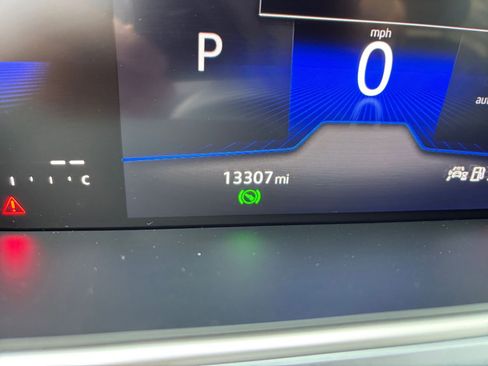 Used 2025 Volkswagen Taos SE image 40