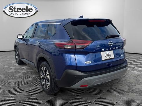 Used 2023 Nissan Rogue SV image 3