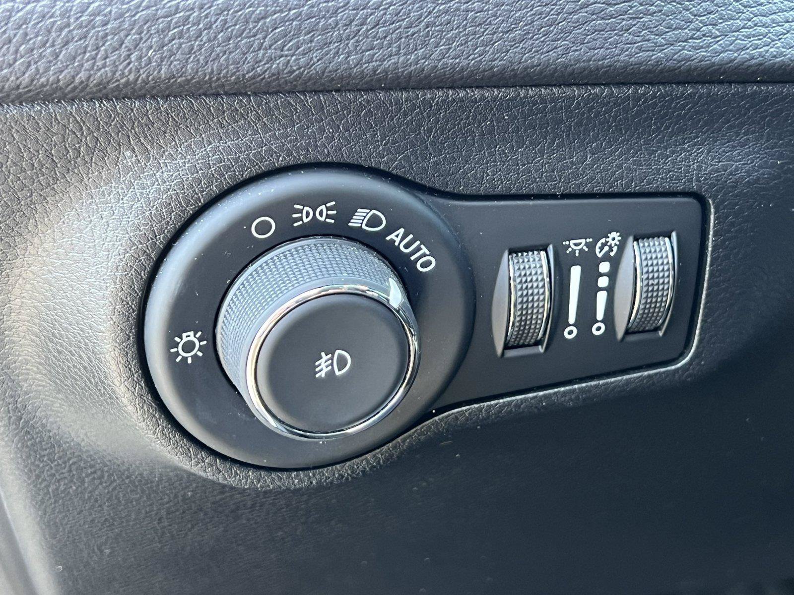 Used 2019 Jeep Compass Latitude w/ Popular Equipment Group AWD/4WD image 17
