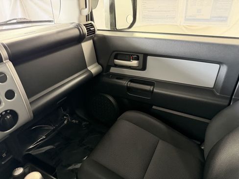 Used 2014 Toyota FJ Cruiser 4WD w/ Upgrade Package image 24
