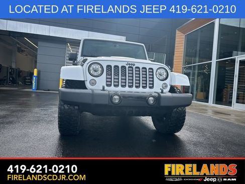 Used 2017 Jeep Wrangler Unlimited Sahara image 2