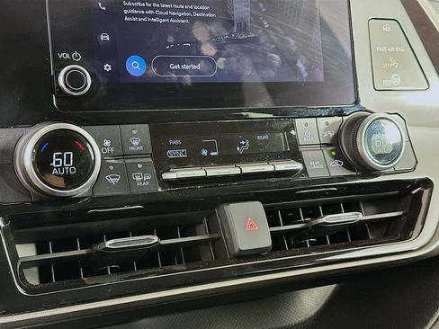 Used 2023 Toyota Highlander LE image 23