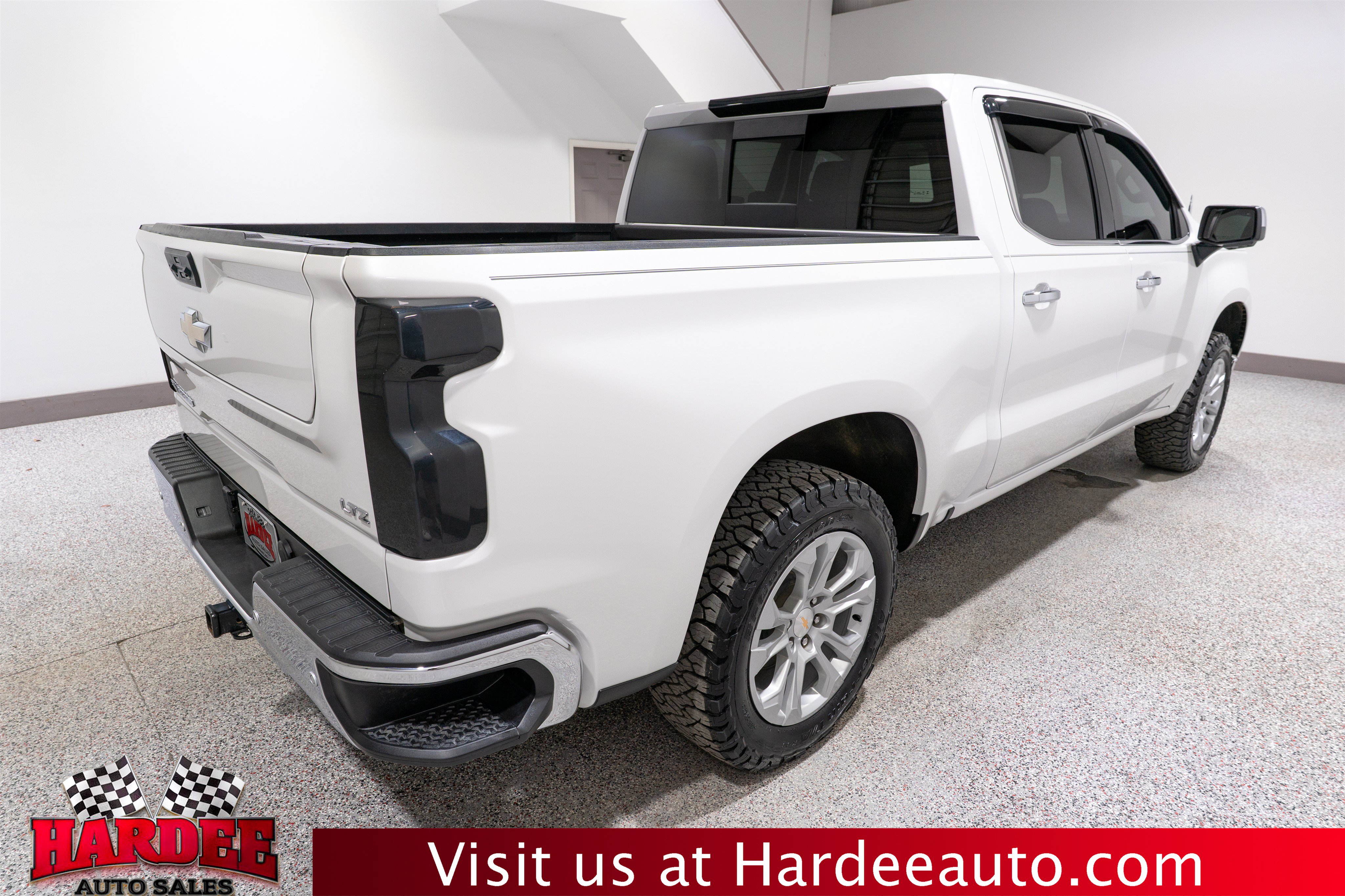 Used 2025 Chevrolet Silverado 1500 LTZ AWD/4WD image 5