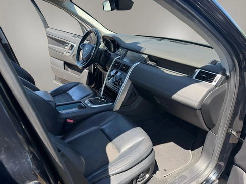 Used 2017 Land Rover Discovery Sport SE image 14