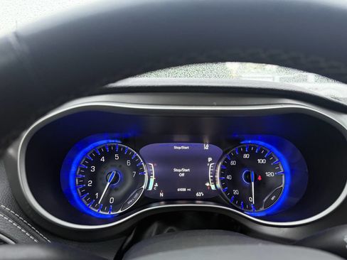 Used 2023 Chrysler Pacifica Touring-L FWD image 28