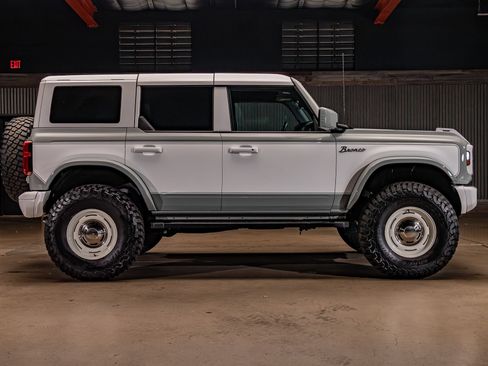 Used 2023 Ford Bronco Heritage Edition AWD/4WD image 9
