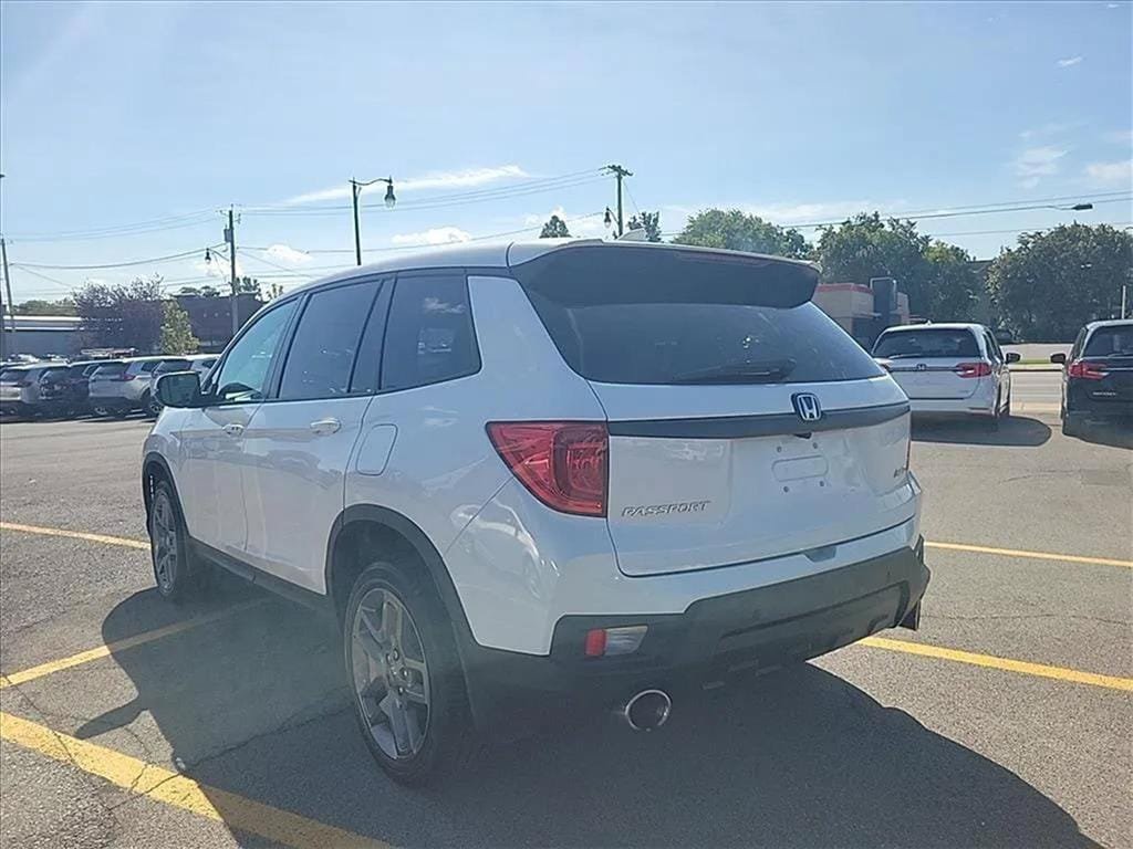 Used 2023 Honda Passport EX-L image 3