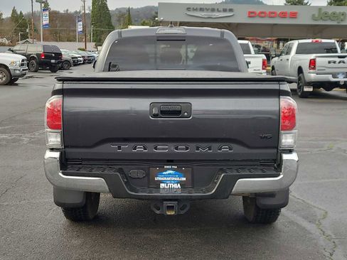 Used 2022 Toyota Tacoma TRD Off-Road w/ Black Out Package (TMS) image 13