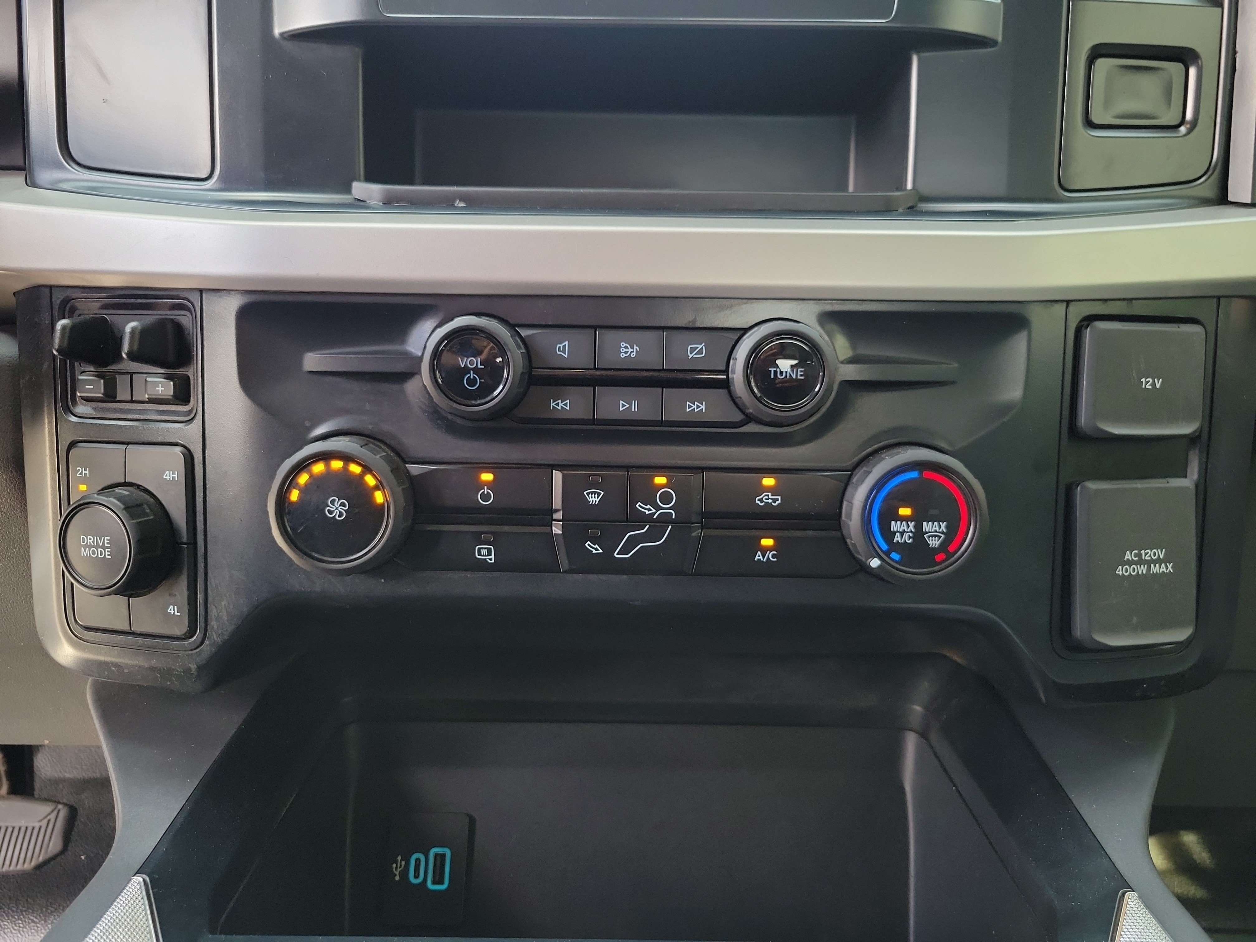Used 2024 Ford F350 XLT w/ FX4 Off-Road Package AWD/4WD image 15