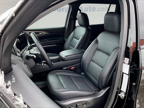 Used 2025 Chevrolet Traverse LT image 23