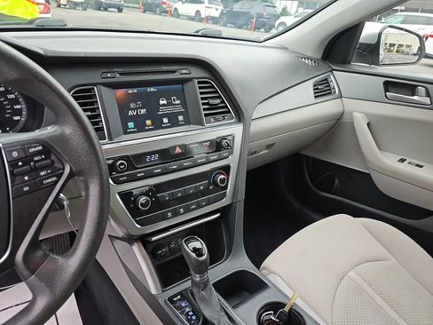 Used 2017 Hyundai Sonata SE FWD image 14