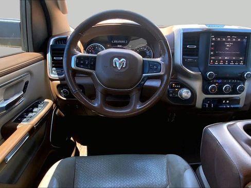 Used 2019 RAM 1500 Laramie AWD/4WD image 6