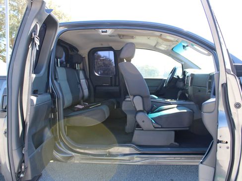 Used 2007 Nissan Titan SE image 9