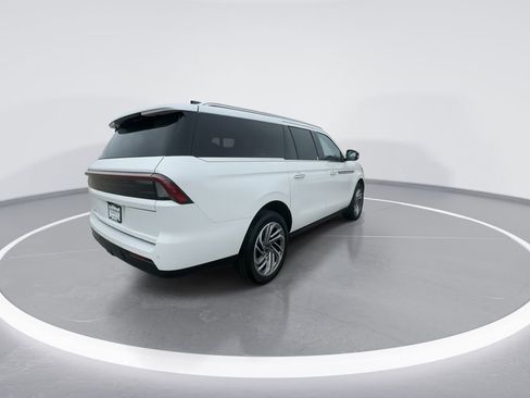 New 2025 Lincoln Navigator L Reserve AWD/4WD image 8