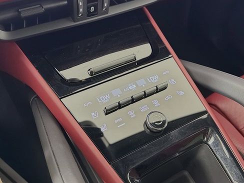 Certified 2024 Porsche Cayenne AWD/4WD image 21