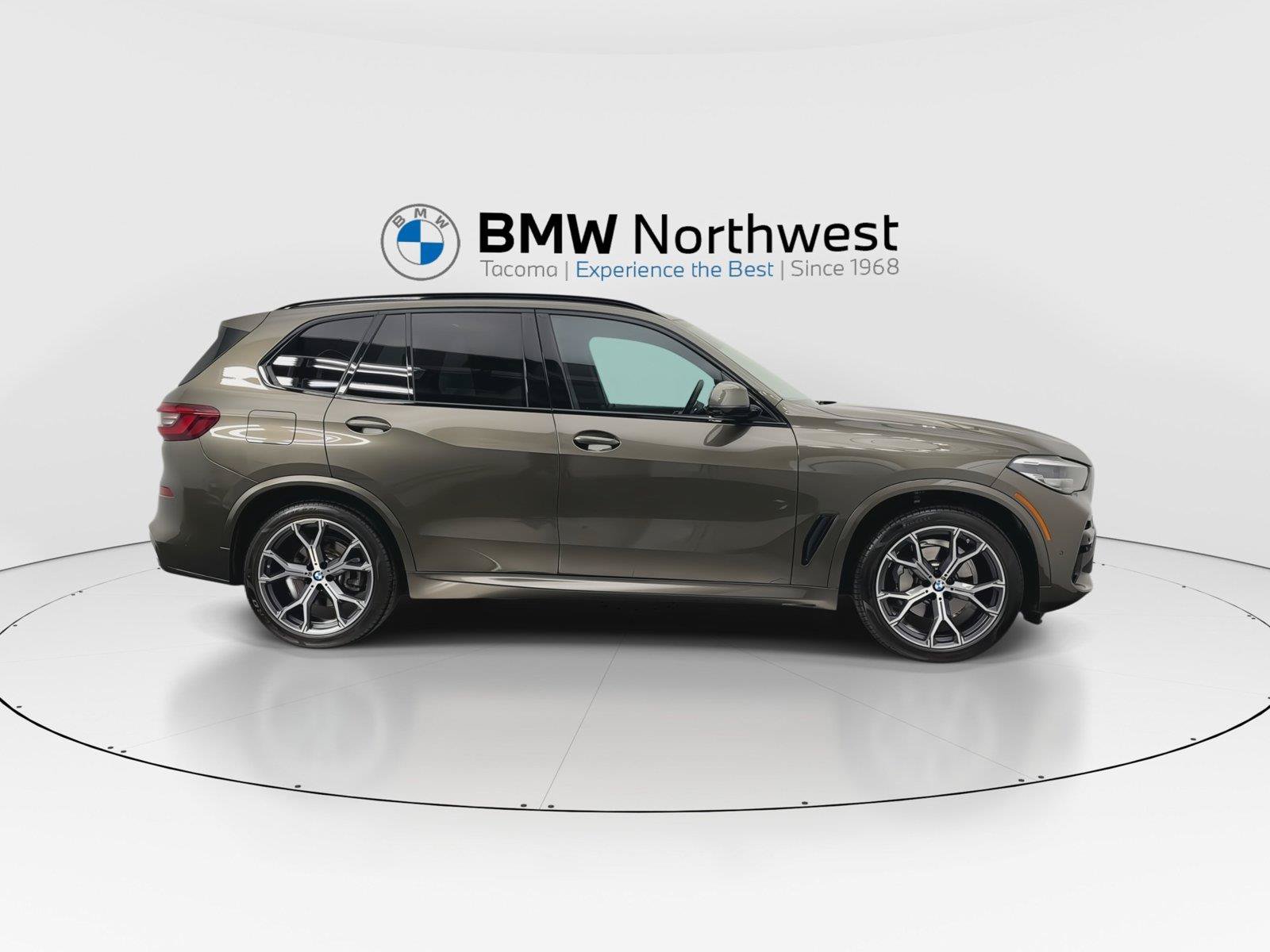 Used 2023 BMW X5 xDrive40i w/ M Sport Package AWD/4WD image 5