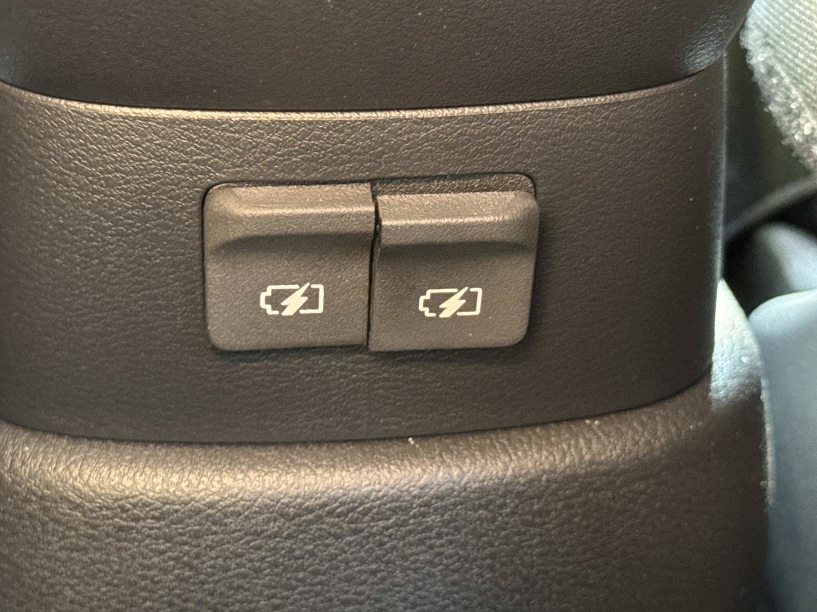 Used 2025 Nissan Kicks Play S FWD image 18