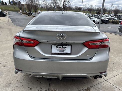 Used 2020 Toyota Camry SE image 9