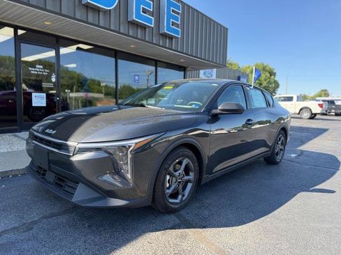 Used 2025 Kia K4 FWD image 1