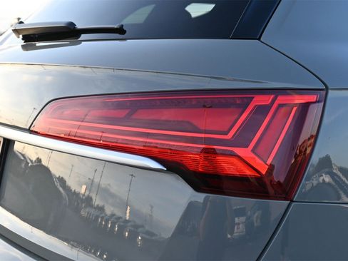 Used 2022 Audi SQ5 Premium image 18