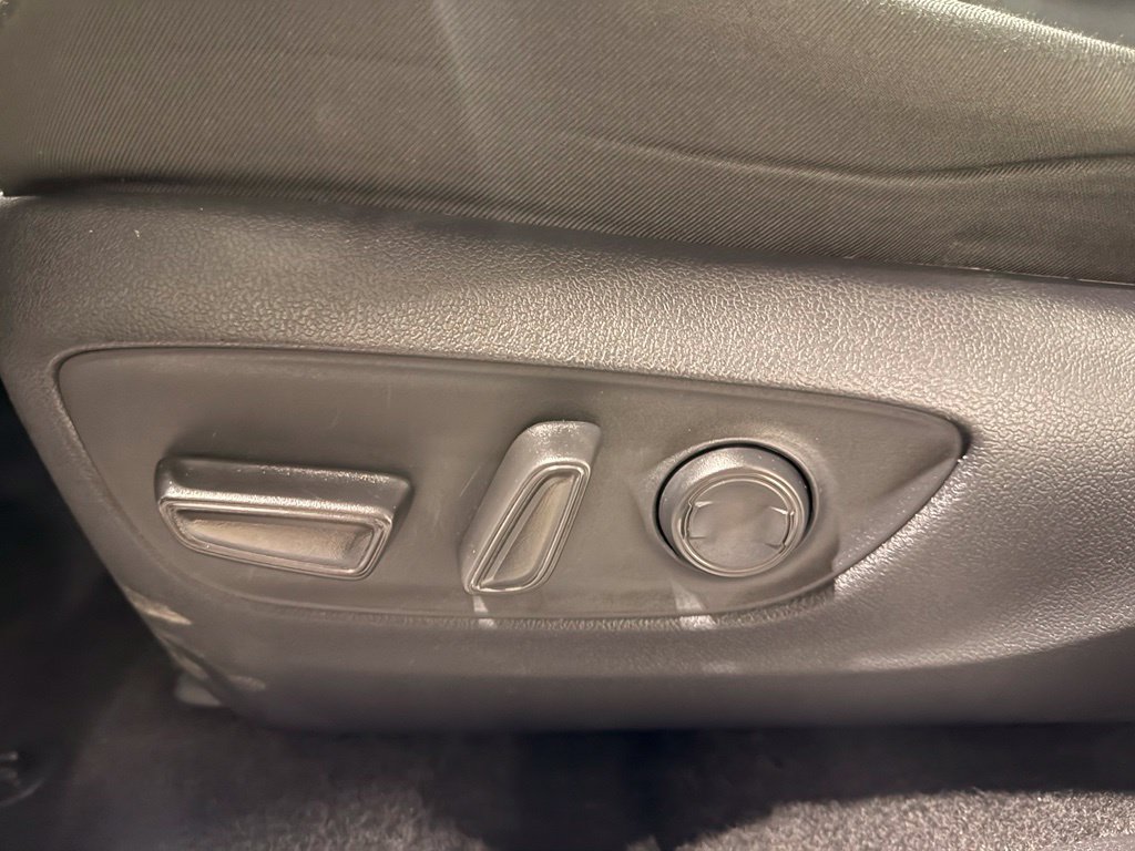 Used 2025 Toyota RAV4 XLE FWD image 15