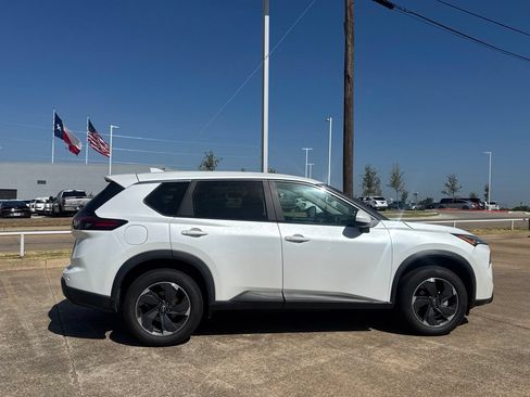 Certified 2024 Nissan Rogue SV FWD image 28