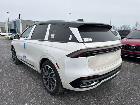 New 2026 Lincoln Nautilus Reserve image 4