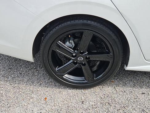 Used 2024 Nissan Sentra SR w/ SR Premium Package image 5