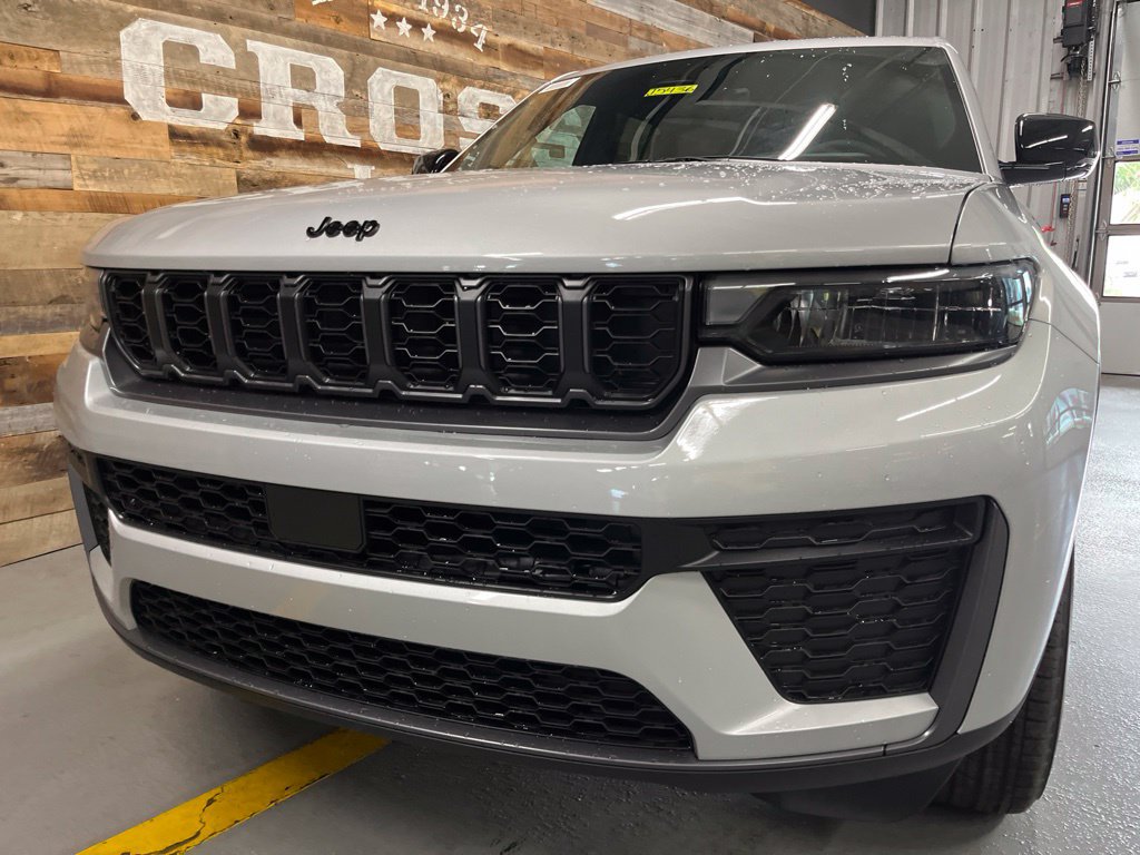New 2026 Jeep Grand Cherokee Altitude AWD/4WD image 9