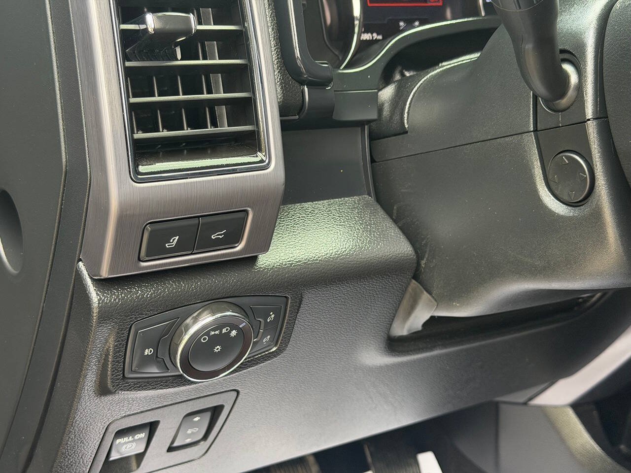 Used 2019 Ford Expedition Platinum AWD/4WD image 18